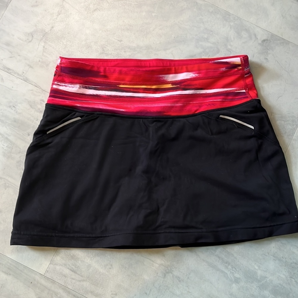 Athleta Skort Black/red stripe waistband EUC Size S
